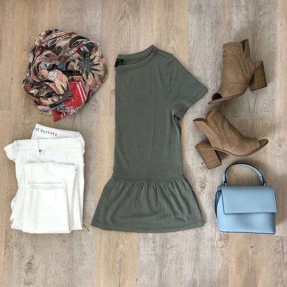 Banana Republic Peplum Ruffle Hem Tee Small - Picture 3 of 5